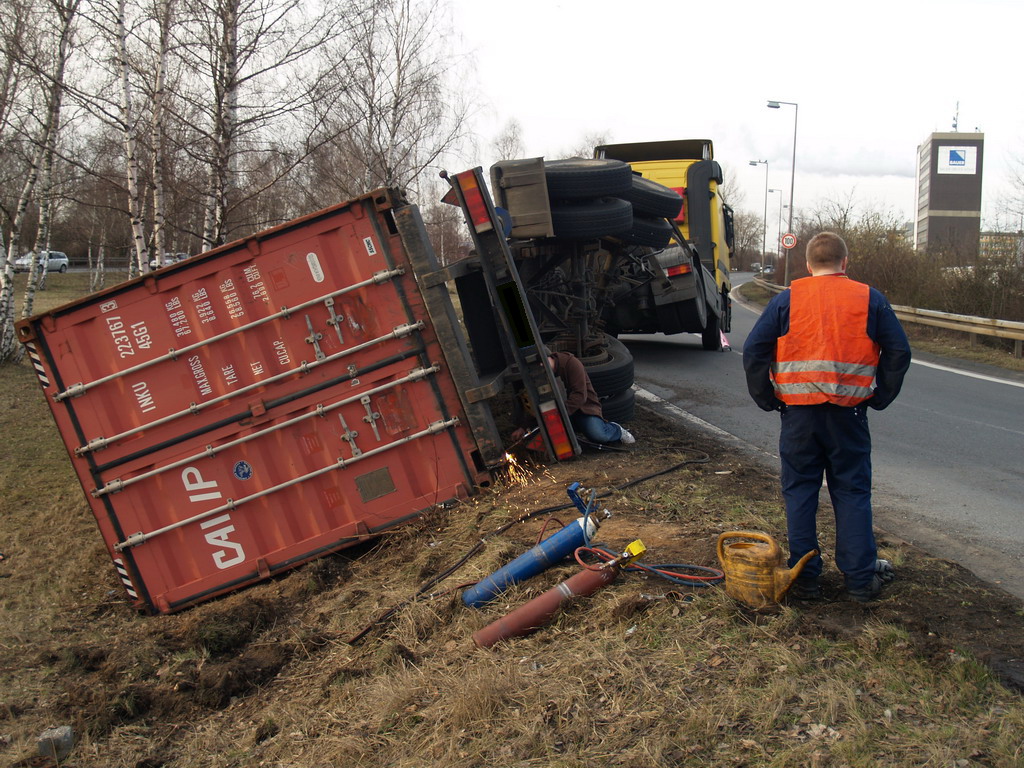 LKW verliert Container Koeln Niehler Ei P065.JPG